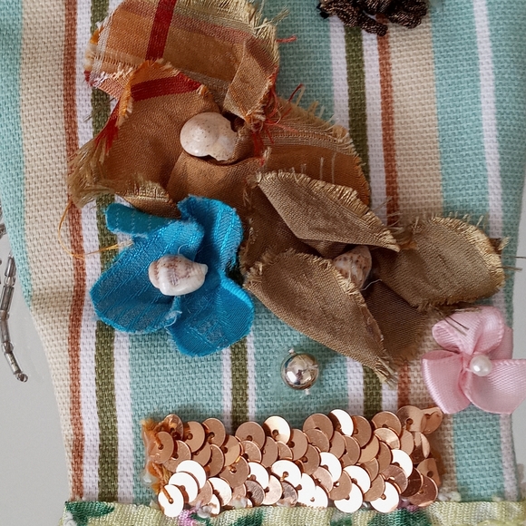 Mia Coco Crossbody Pouch - Picture 12 of 14